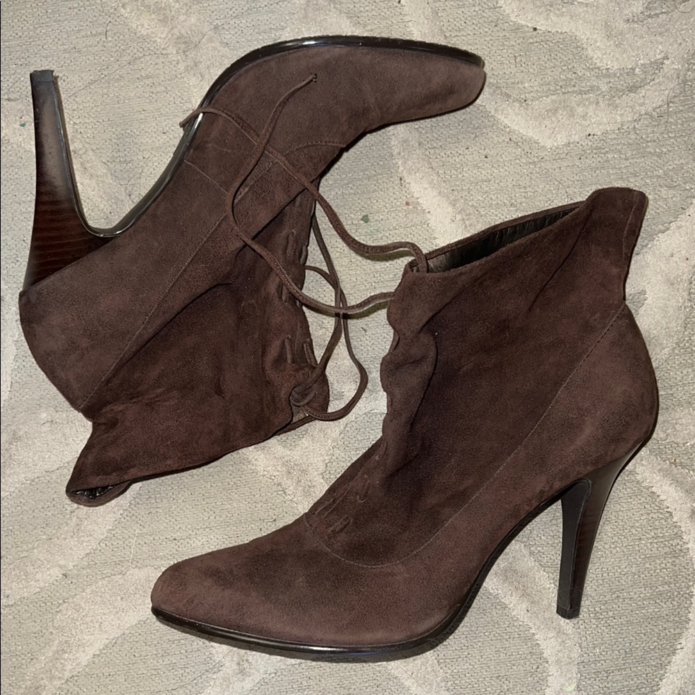 NWOT🌷CALVIN KLEIN🌷Brown suede heeled bootie